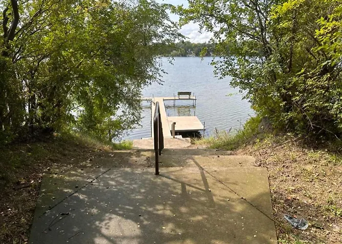 Navy Graduation Family Retreat - Hot Tub & Access Gages Lake